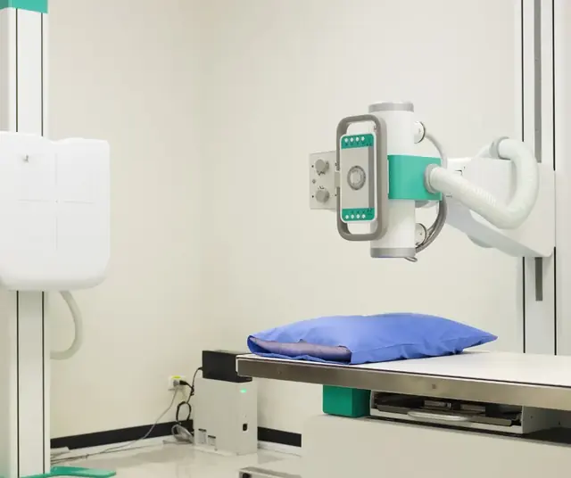 Sistema RX digitale con tubo pensile e tavolo radiotrasparente